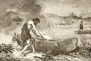 Un hombre prehistórico usando fuego para fabricar una canoa a partir de un tronco de English School